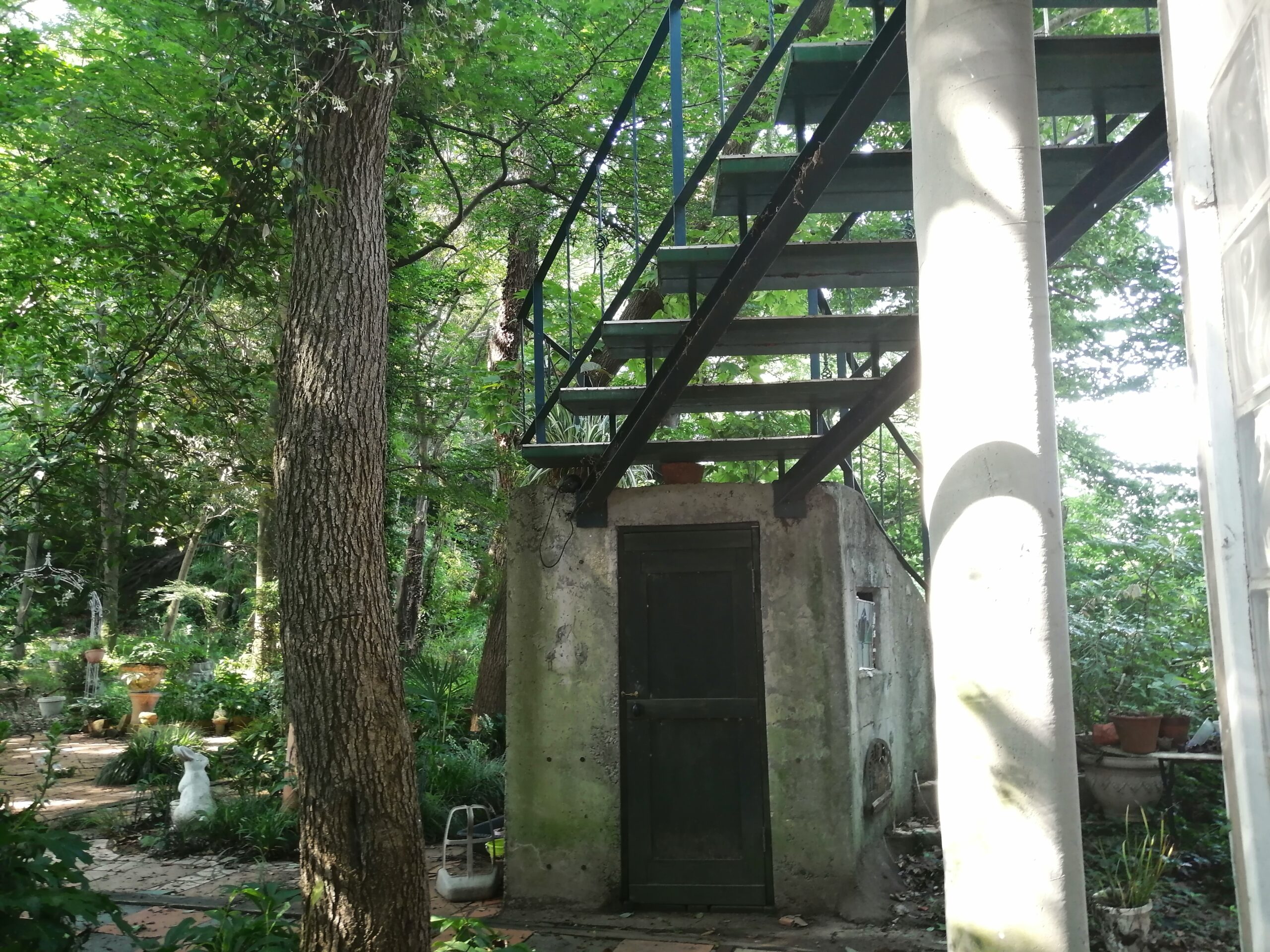 吊り橋をイメージした階段です。