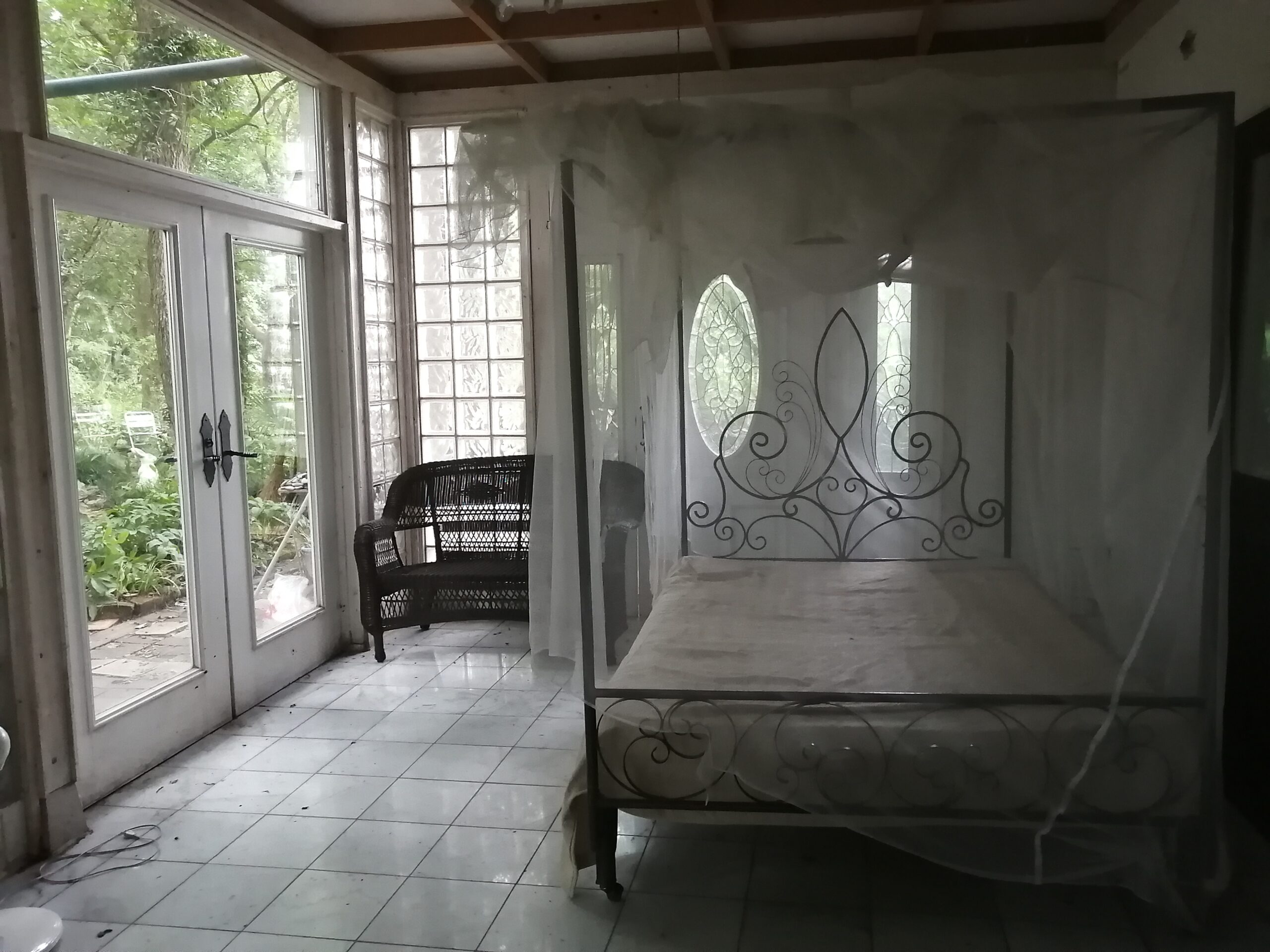 天蓋付きベッド