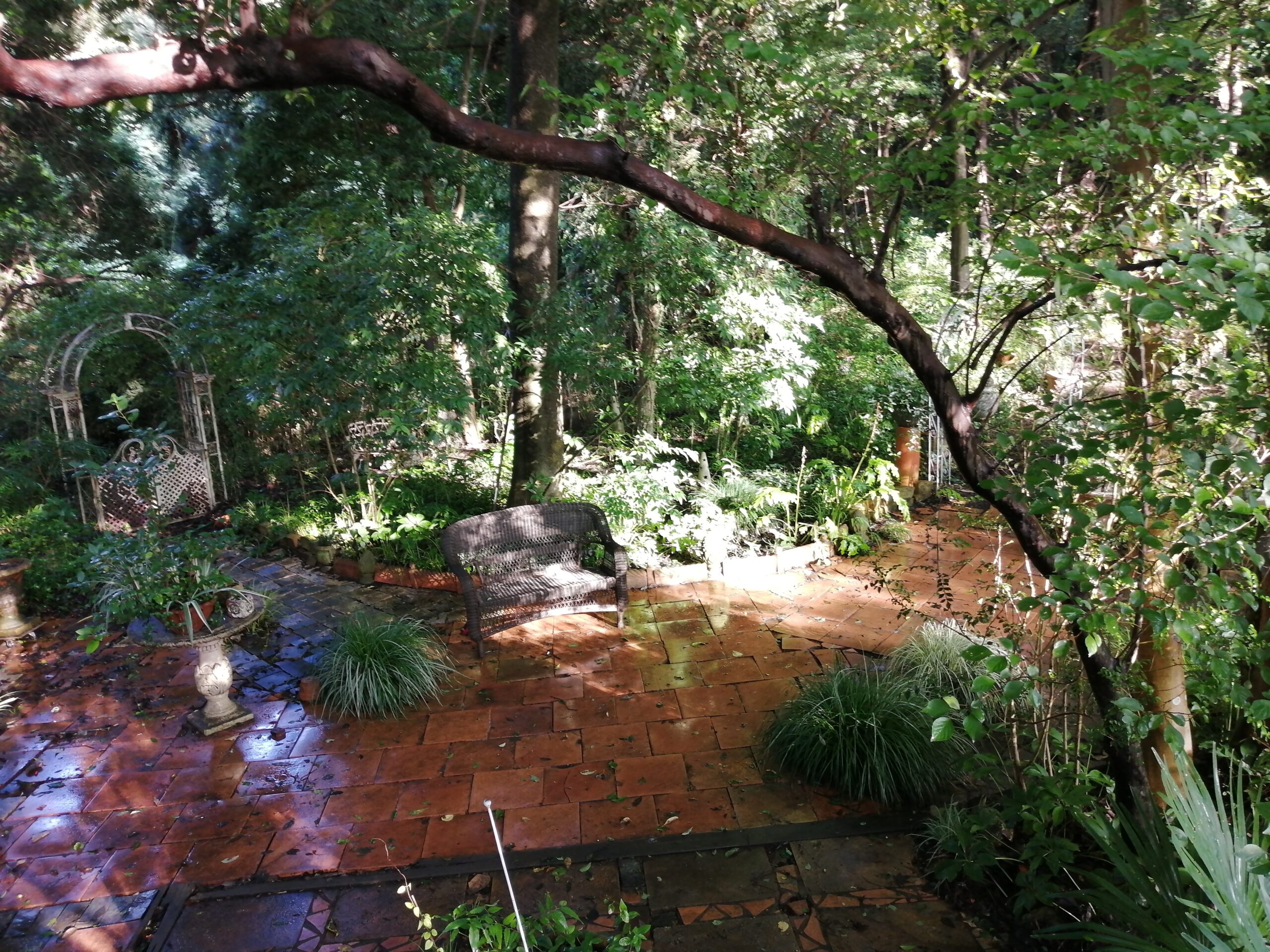 スペインタイルのガーデン