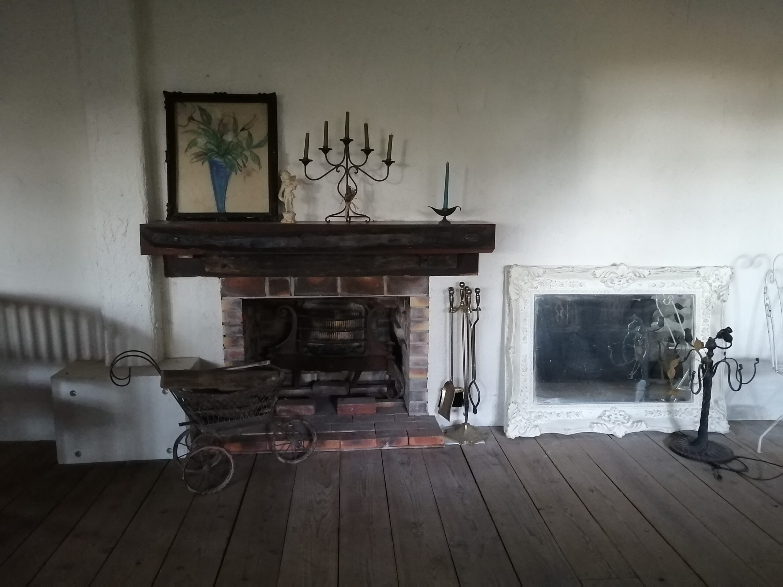 暖炉のあるスタジオ