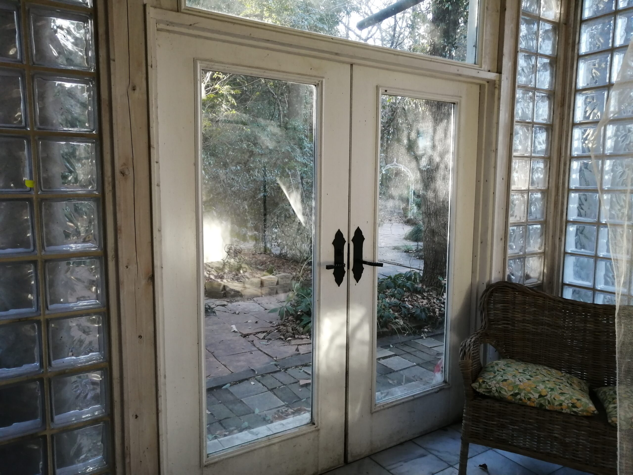 ドアの向こうはフレンチガーデン