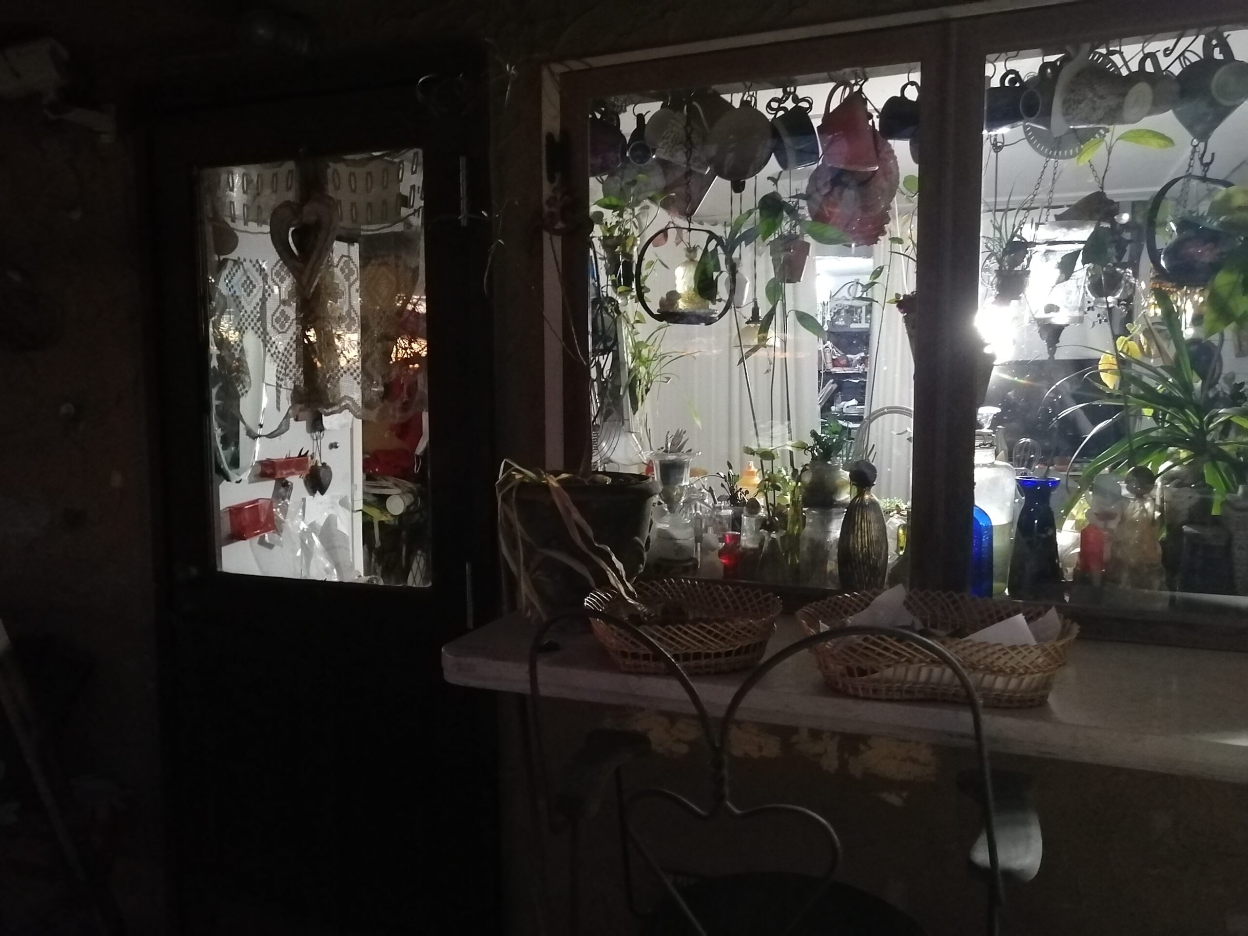 バルコニーの横にキッチンがあります。