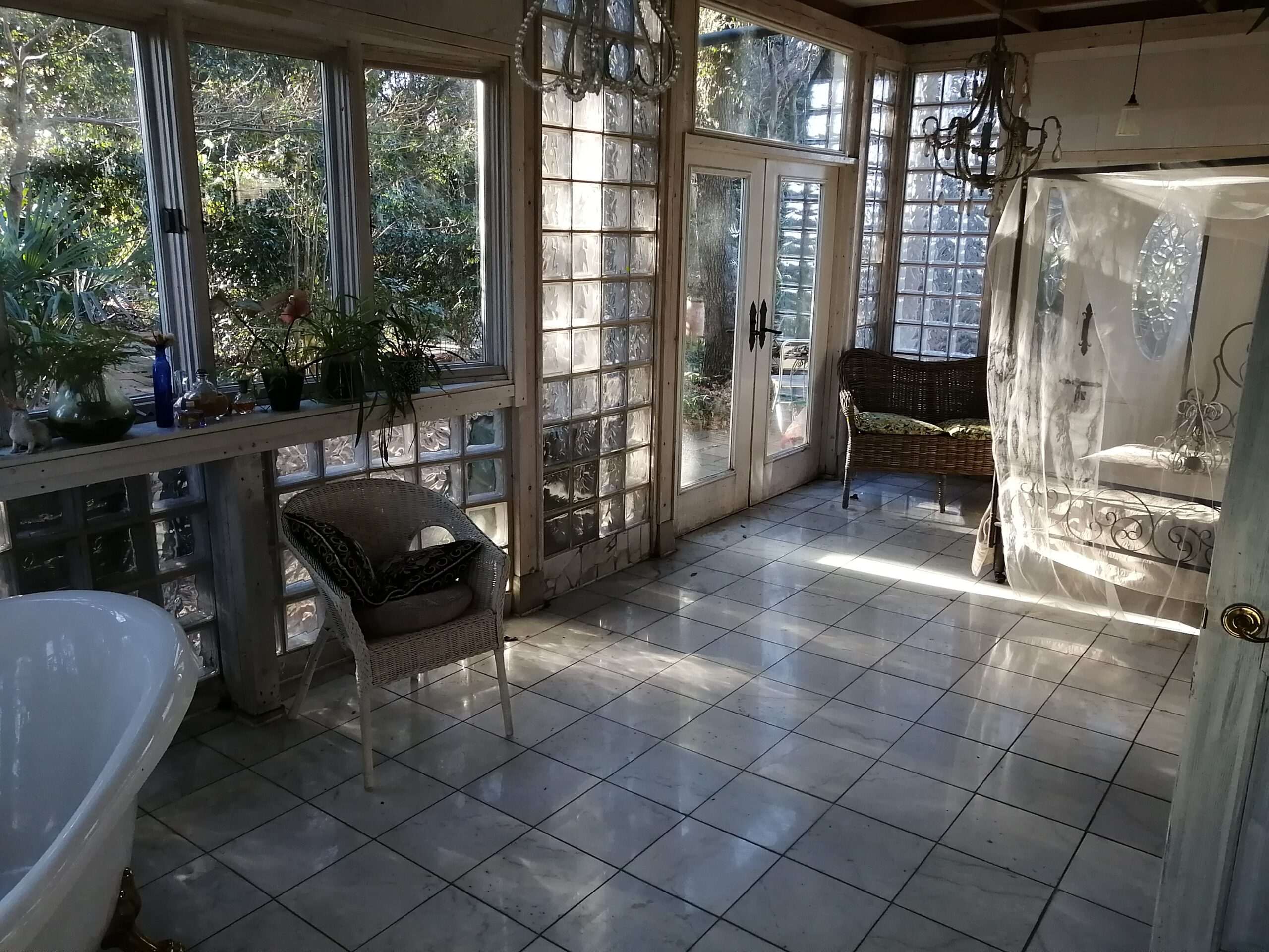 ベッドルームからガーデンが見えます。