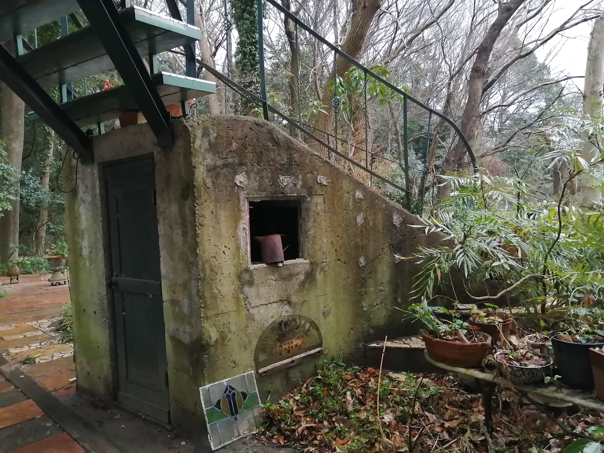 階段下の小部屋