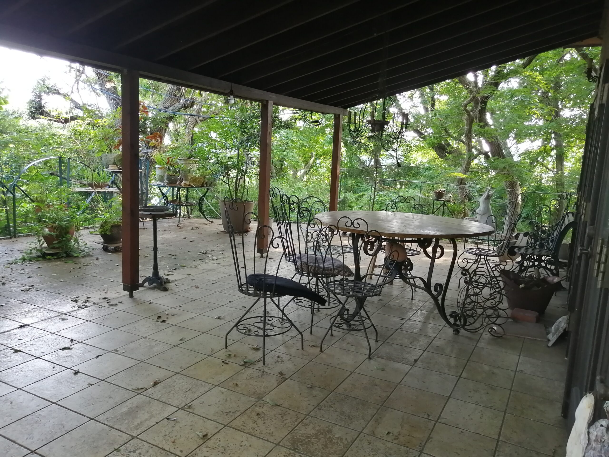 大きなバルコニーは雨の日の撮影も大丈夫です。