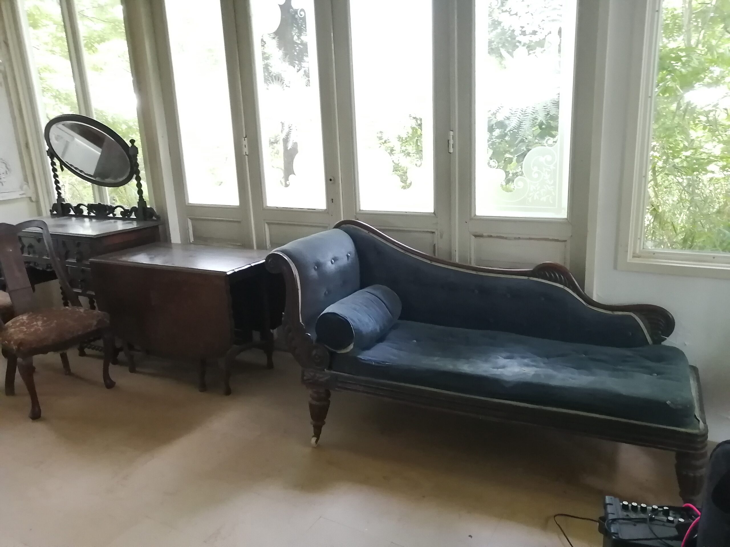 フランス製１００年前のソファー