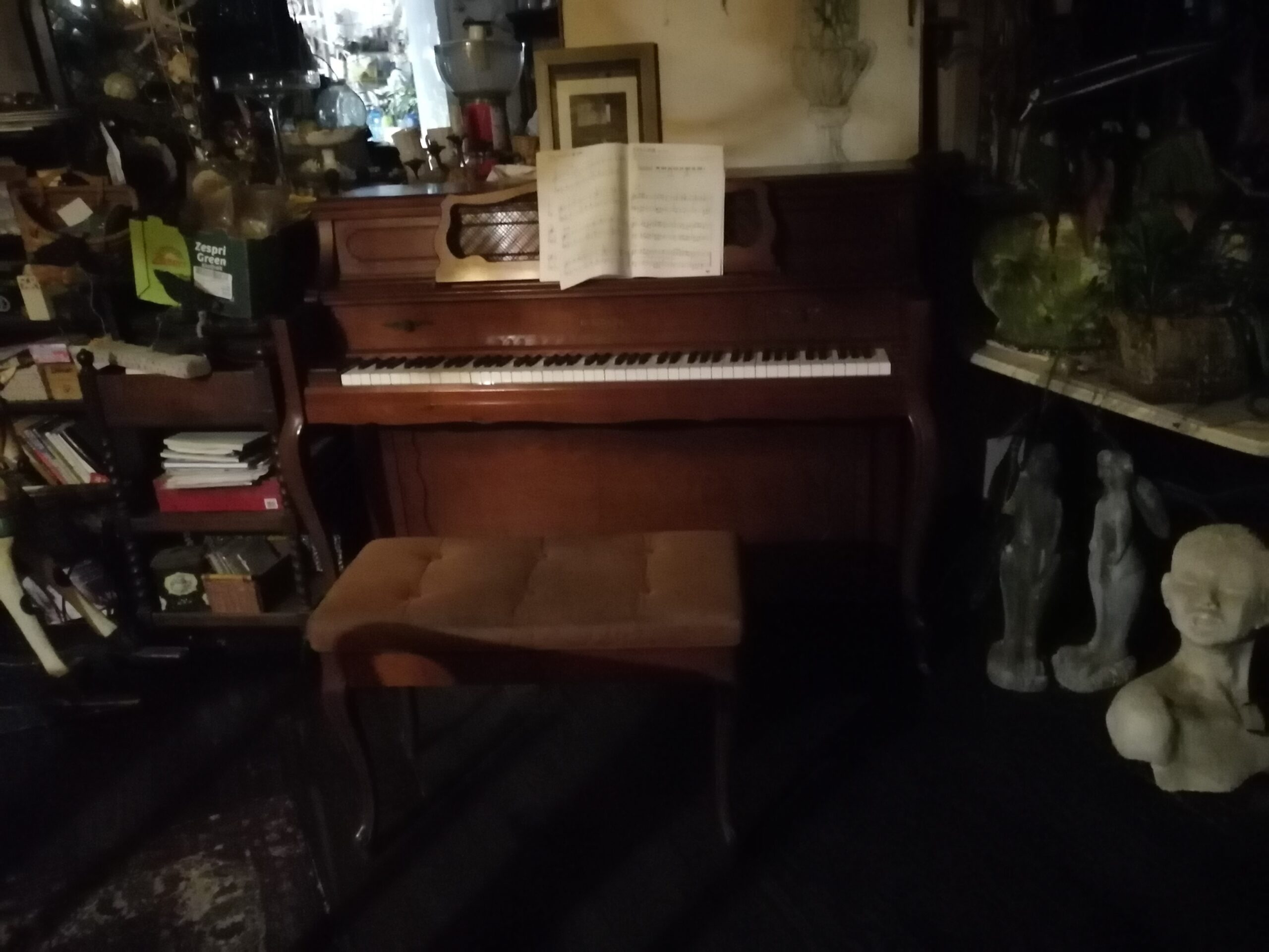 アンティークピアノ
